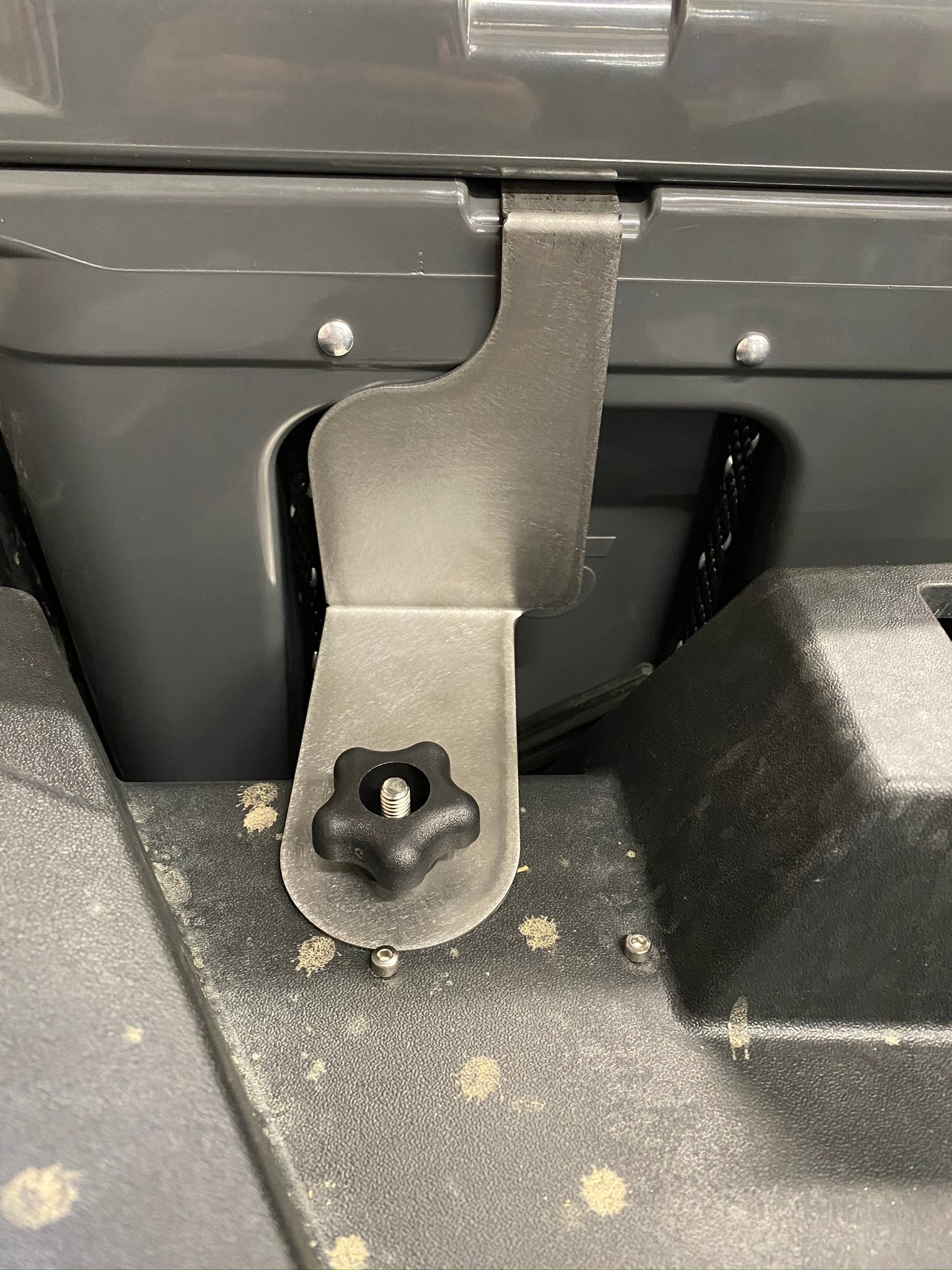Zoomed-in view of Polaris cooler mount brackets